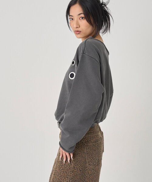 WHO'S WHO gallery（フーズフーギャラリー）の「フロントアイレットオフショルスウェット（スウェット・レディース・チャコールグレー/サックスブルー/カーキ/ネイビー/ライトグレー/レッド・FREE）」の11枚目の写真