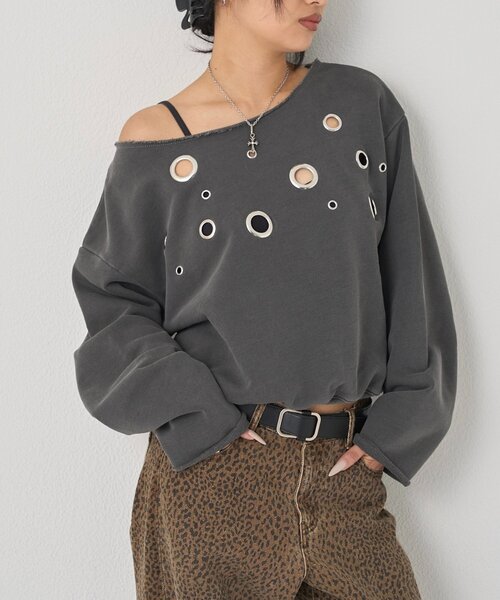 WHO'S WHO gallery（フーズフーギャラリー）の「フロントアイレットオフショルスウェット（スウェット・レディース・チャコールグレー/サックスブルー/カーキ/ネイビー/ライトグレー/レッド・FREE）」の13枚目の写真