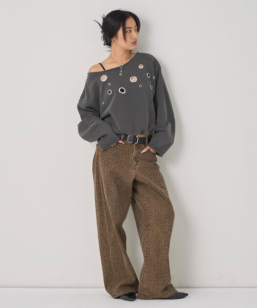 WHO'S WHO gallery（フーズフーギャラリー）の「フロントアイレットオフショルスウェット（スウェット・レディース・チャコールグレー/サックスブルー/カーキ/ネイビー/ライトグレー/レッド・FREE）」の14枚目の写真