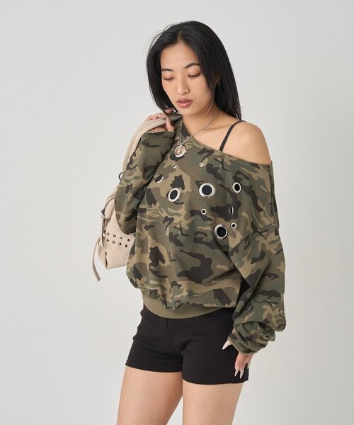 WHO'S WHO gallery（フーズフーギャラリー）の「フロントアイレットオフショルスウェット（スウェット・レディース・チャコールグレー/サックスブルー/カーキ/ネイビー/ライトグレー/レッド・FREE）」の16枚目の写真