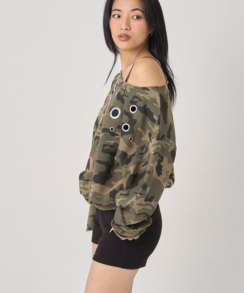 WHO'S WHO gallery（フーズフーギャラリー）の「フロントアイレットオフショルスウェット（スウェット・レディース・チャコールグレー/サックスブルー/カーキ/ネイビー/ライトグレー/レッド・FREE）」の18枚目の写真