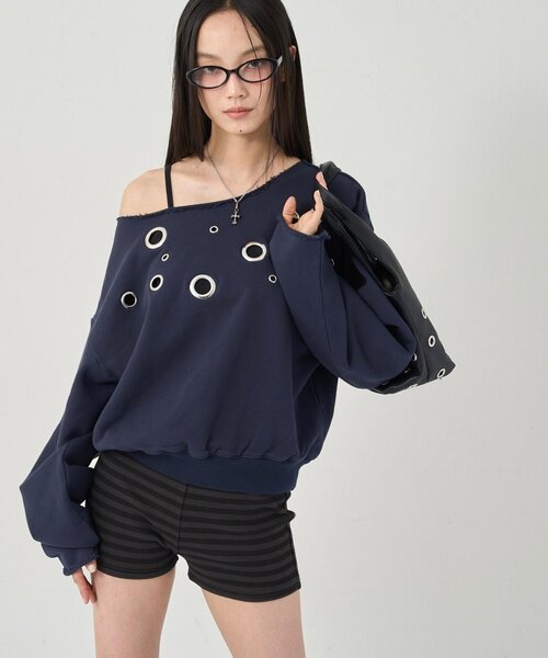 WHO'S WHO gallery（フーズフーギャラリー）の「フロントアイレットオフショルスウェット（スウェット・レディース・チャコールグレー/サックスブルー/カーキ/ネイビー/ライトグレー/レッド・FREE）」の21枚目の写真