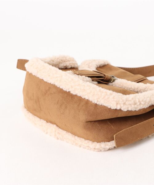 ammy.（エイミードット）の「【 ammy. / エイミードット 】 ボア トリム スエード タッチ ベルト ショルダーバッグ（ショルダーバッグ・レディース・ベージュ・FREE）」の3枚目の写真