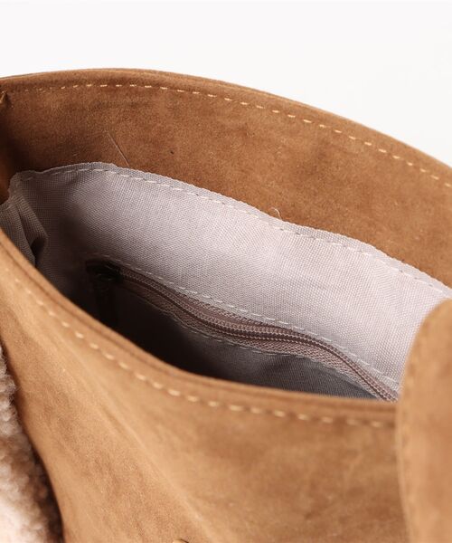 ammy.（エイミードット）の「【 ammy. / エイミードット 】 ボア トリム スエード タッチ ベルト ショルダーバッグ（ショルダーバッグ・レディース・ベージュ・FREE）」の4枚目の写真