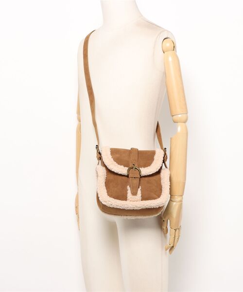 ammy.（エイミードット）の「【 ammy. / エイミードット 】 ボア トリム スエード タッチ ベルト ショルダーバッグ（ショルダーバッグ・レディース・ベージュ・FREE）」の5枚目の写真