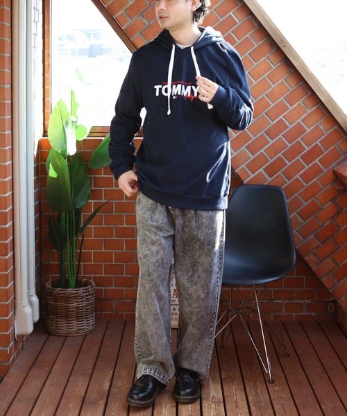 TOMMY HILFIGER(トミーヒルフィガー)の「TOMMY HILFIGER ロゴプルオーバーパーカー裏起毛(パーカー・メンズ・グレー/ネイビー・X-LARGE/MEDIUM/LARGE/SMALL)」の6枚目の写真