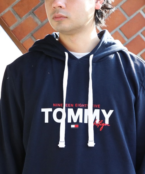 TOMMY HILFIGER(トミーヒルフィガー)の「TOMMY HILFIGER ロゴプルオーバーパーカー裏起毛(パーカー・メンズ・グレー/ネイビー・X-LARGE/MEDIUM/LARGE/SMALL)」の16枚目の写真