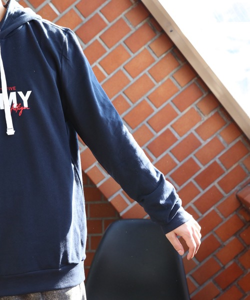 TOMMY HILFIGER(トミーヒルフィガー)の「TOMMY HILFIGER ロゴプルオーバーパーカー裏起毛(パーカー・メンズ・グレー/ネイビー・X-LARGE/MEDIUM/LARGE/SMALL)」の17枚目の写真