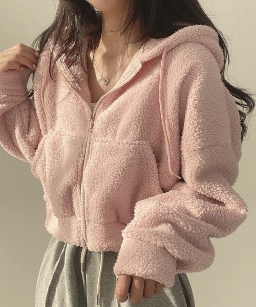 Ritzy(リッツィー)の「フード付き ショート丈 モコモコトップス(パーカー・レディース・ブラック/カーキ/ホワイト/ピンク・L/M)」の4枚目の写真