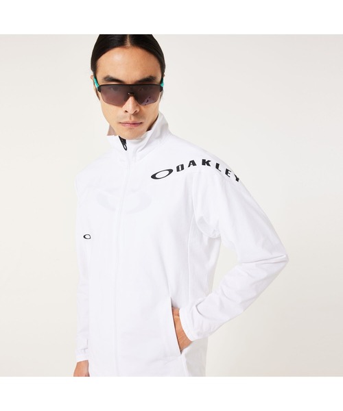 OAKLEY（オークリー）の「オークリーENHANCE TECH JERSEY JACKET 15.0/ジャージ/ジャケット/スポーツ・トレーニング/メンズ/UPF50+/吸汗速乾/4WAYストレッチ/高通気/リフレクター/OAKLEY（ジャージ・メンズ・ブラック/ホワイト・S/M/L）」の2枚目の写真