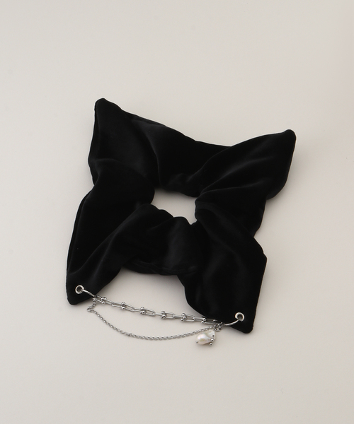 IENA(イエナ)の「HEYEP/ヘイップ Velour Square Pearl Scrunchie-M シュシュ HP13225(シュシュ・レディース・ブラック・FREE)」の2枚目の写真