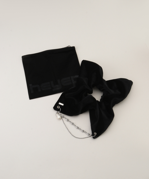 IENA(イエナ)の「HEYEP/ヘイップ Velour Square Pearl Scrunchie-M シュシュ HP13225(シュシュ・レディース・ブラック・FREE)」の6枚目の写真