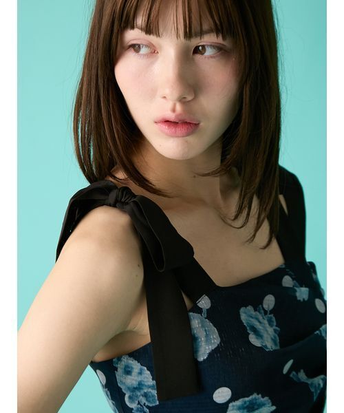 FURFUR（ファーファー）の「ぼかしフラワープリントワンピース（ワンピース・レディース・アイボリー/ネイビー・F）」の5枚目の写真