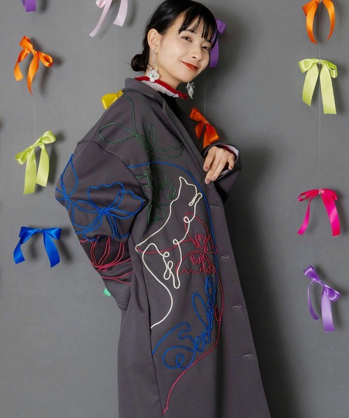 ScoLar（スカラー）の「ScoLar(スカラー) サイン風コード叩き付け ツイル起毛×ボアロングコート（チェスターコート・レディース・チャコールグレー/カーキ・MEDIUM）」の3枚目の写真