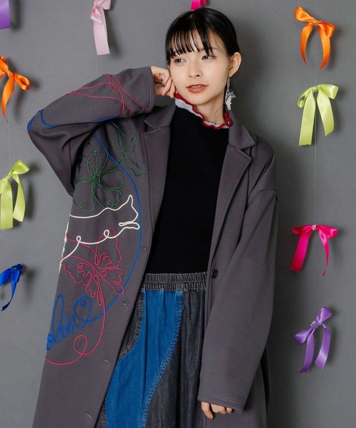 ScoLar（スカラー）の「ScoLar(スカラー) サイン風コード叩き付け ツイル起毛×ボアロングコート（チェスターコート・レディース・チャコールグレー/カーキ・MEDIUM）」の4枚目の写真