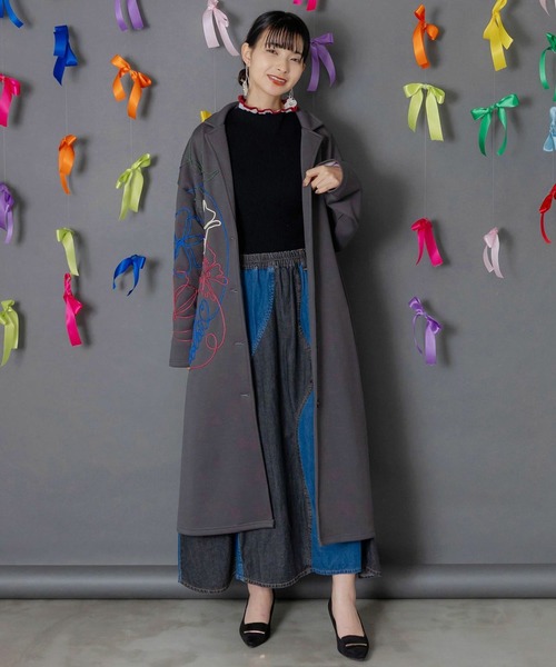 ScoLar（スカラー）の「ScoLar(スカラー) サイン風コード叩き付け ツイル起毛×ボアロングコート（チェスターコート・レディース・チャコールグレー/カーキ・MEDIUM）」の5枚目の写真