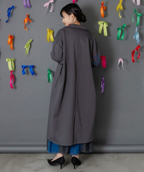 ScoLar（スカラー）の「ScoLar(スカラー) サイン風コード叩き付け ツイル起毛×ボアロングコート（チェスターコート・レディース・チャコールグレー/カーキ・MEDIUM）」の7枚目の写真