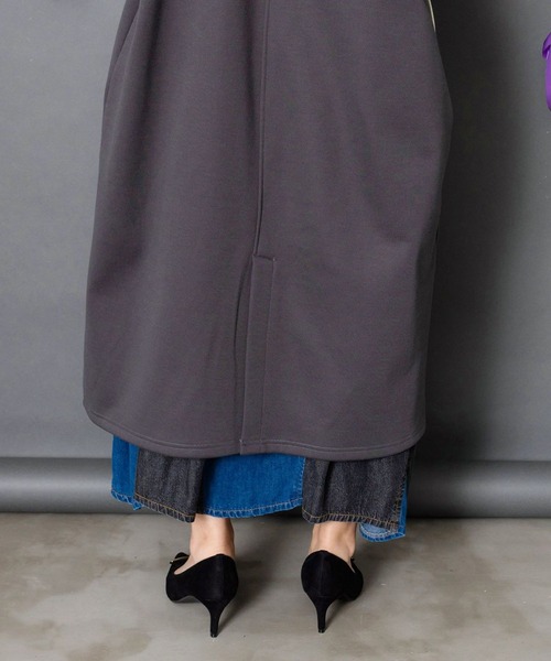 ScoLar（スカラー）の「ScoLar(スカラー) サイン風コード叩き付け ツイル起毛×ボアロングコート（チェスターコート・レディース・チャコールグレー/カーキ・MEDIUM）」の11枚目の写真