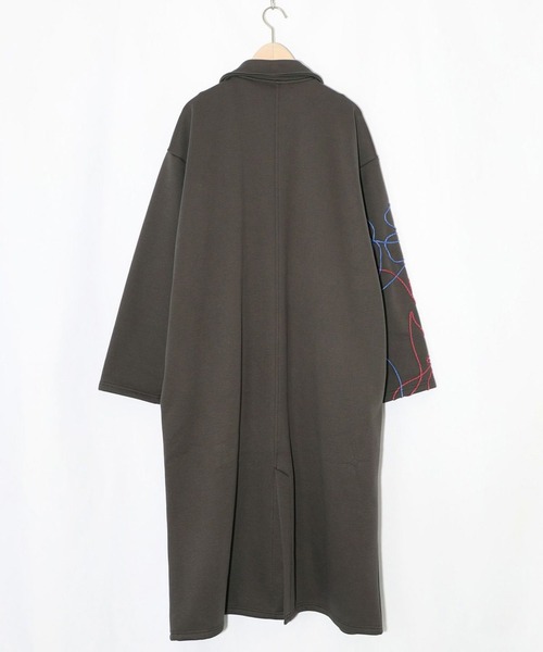 ScoLar（スカラー）の「ScoLar(スカラー) サイン風コード叩き付け ツイル起毛×ボアロングコート（チェスターコート・レディース・チャコールグレー/カーキ・MEDIUM）」の14枚目の写真