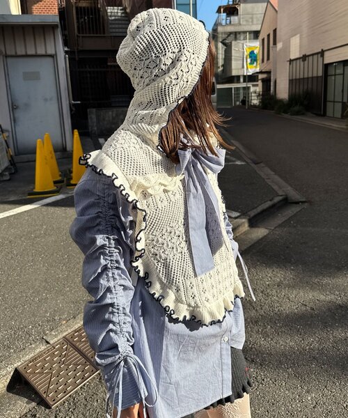 CIAOPANIC(チャオパニック)の「フード付きフリルメローニットベスト(ベスト・レディース・グレー/ホワイト・ONE SIZE)」の5枚目の写真