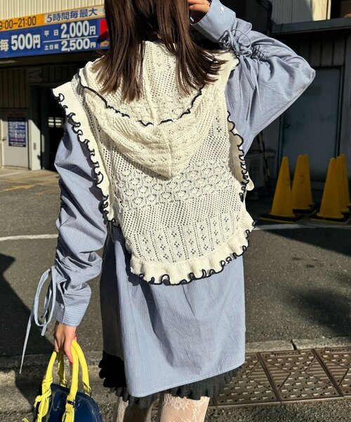 CIAOPANIC(チャオパニック)の「フード付きフリルメローニットベスト(ベスト・レディース・グレー/ホワイト・ONE SIZE)」の8枚目の写真