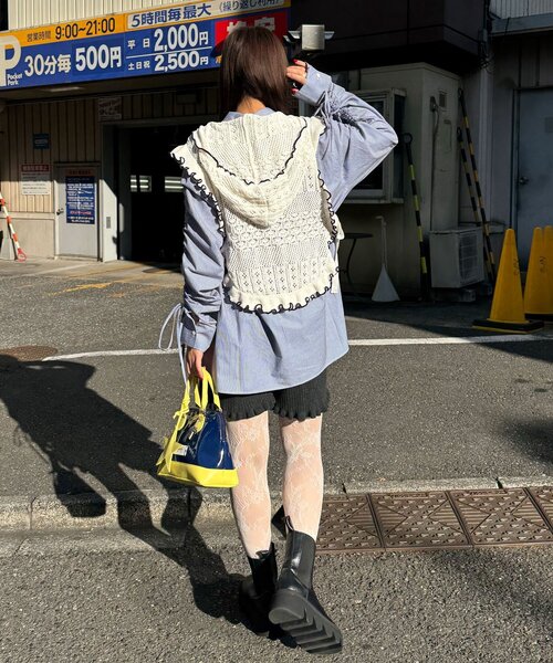 CIAOPANIC(チャオパニック)の「フード付きフリルメローニットベスト(ベスト・レディース・グレー/ホワイト・ONE SIZE)」の11枚目の写真