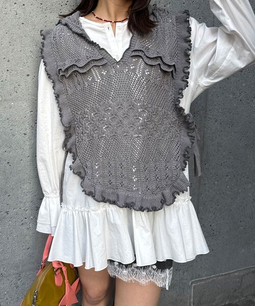 CIAOPANIC(チャオパニック)の「フード付きフリルメローニットベスト(ベスト・レディース・グレー/ホワイト・ONE SIZE)」の13枚目の写真