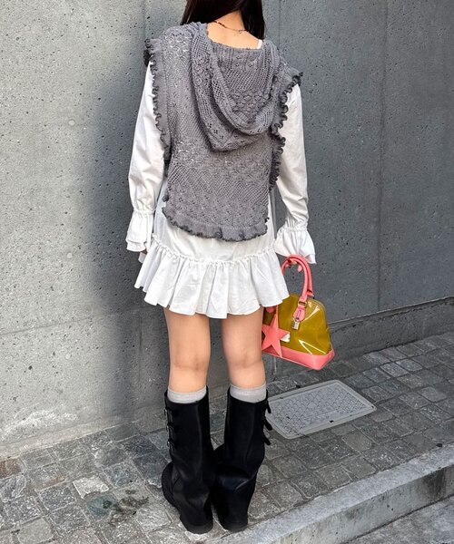 CIAOPANIC(チャオパニック)の「フード付きフリルメローニットベスト(ベスト・レディース・グレー/ホワイト・ONE SIZE)」の18枚目の写真