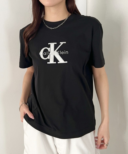Calvin Klein(カルバン・クライン)の「Calvin Klein(カルバン・クライン)/CK メタリック クルーネック ロゴ 半袖 Tシャツ/MONOLOGO METALLIC CREWNECK TEE(Tシャツ/カットソー・レディース・ホワイト/ワインレッド/グレー/ブラック・XS/S/M/L/XL)」の12枚目の写真