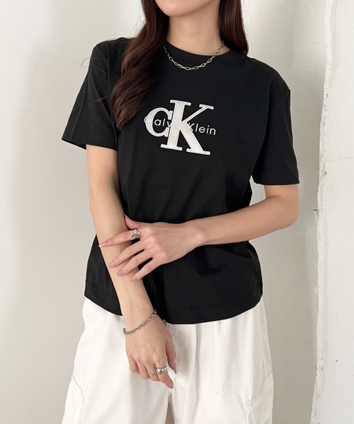 Calvin Klein(カルバン・クライン)の「Calvin Klein(カルバン・クライン)/CK メタリック クルーネック ロゴ 半袖 Tシャツ/MONOLOGO METALLIC CREWNECK TEE(Tシャツ/カットソー・レディース・ホワイト/ワインレッド/グレー/ブラック・XS/S/M/L/XL)」の15枚目の写真