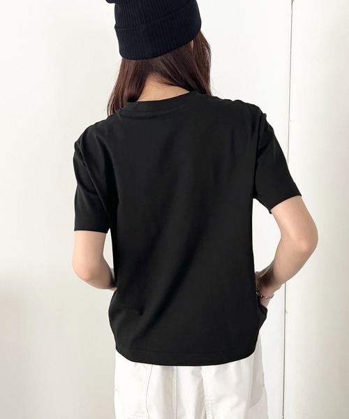 Calvin Klein(カルバン・クライン)の「Calvin Klein(カルバン・クライン)/CK メタリック クルーネック ロゴ 半袖 Tシャツ/MONOLOGO METALLIC CREWNECK TEE(Tシャツ/カットソー・レディース・ホワイト/ワインレッド/グレー/ブラック・XS/S/M/L/XL)」の19枚目の写真