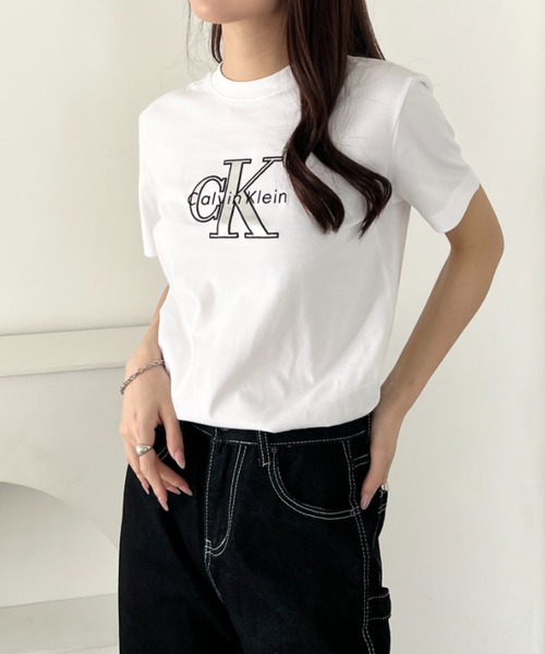 Calvin Klein(カルバン・クライン)の「Calvin Klein(カルバン・クライン)/CK メタリック クルーネック ロゴ 半袖 Tシャツ/MONOLOGO METALLIC CREWNECK TEE(Tシャツ/カットソー・レディース・ホワイト/ワインレッド/グレー/ブラック・XS/S/M/L/XL)」の10枚目の写真