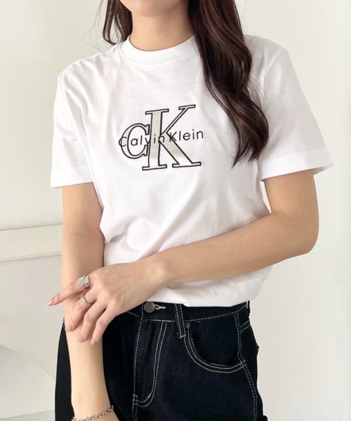 Calvin Klein(カルバン・クライン)の「Calvin Klein(カルバン・クライン)/CK メタリック クルーネック ロゴ 半袖 Tシャツ/MONOLOGO METALLIC CREWNECK TEE(Tシャツ/カットソー・レディース・ホワイト/ワインレッド/グレー/ブラック・XS/S/M/L/XL)」の7枚目の写真