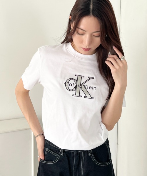 Calvin Klein(カルバン・クライン)の「Calvin Klein(カルバン・クライン)/CK メタリック クルーネック ロゴ 半袖 Tシャツ/MONOLOGO METALLIC CREWNECK TEE(Tシャツ/カットソー・レディース・ホワイト/ワインレッド/グレー/ブラック・XS/S/M/L/XL)」の9枚目の写真