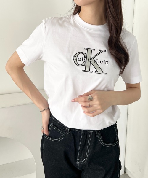 Calvin Klein(カルバン・クライン)の「Calvin Klein(カルバン・クライン)/CK メタリック クルーネック ロゴ 半袖 Tシャツ/MONOLOGO METALLIC CREWNECK TEE(Tシャツ/カットソー・レディース・ホワイト/ワインレッド/グレー/ブラック・XS/S/M/L/XL)」の8枚目の写真