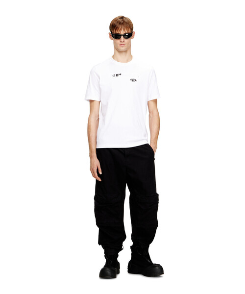 DIESEL（ディーゼル）の「メンズ レギュラーフィットTシャツ T-ADJUST-V8（Tシャツ/カットソー・メンズ・ホワイト/ブラック・XX-LARGE/X-SMALL/X-LARGE/SMALL/XXX-LARGE/LARGE/MEDIUM）」の8枚目の写真