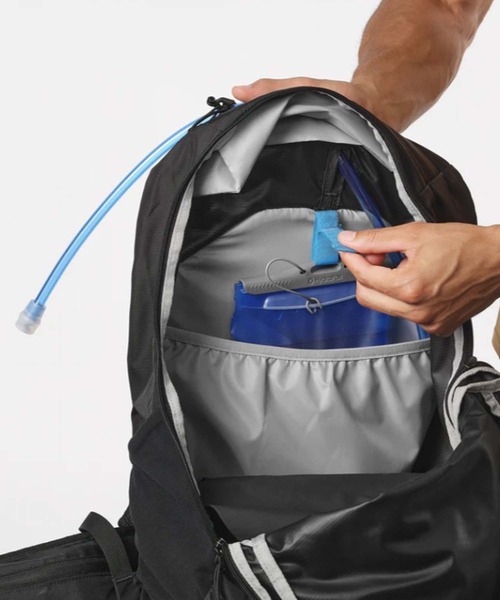 SALOMON（サロモン）の「【SALOMON】TRAILBLAZER 10／サロモン トレイルブレイザー10L バックパック（バックパック/リュック・メンズ・ブラック・FREE）」の4枚目の写真