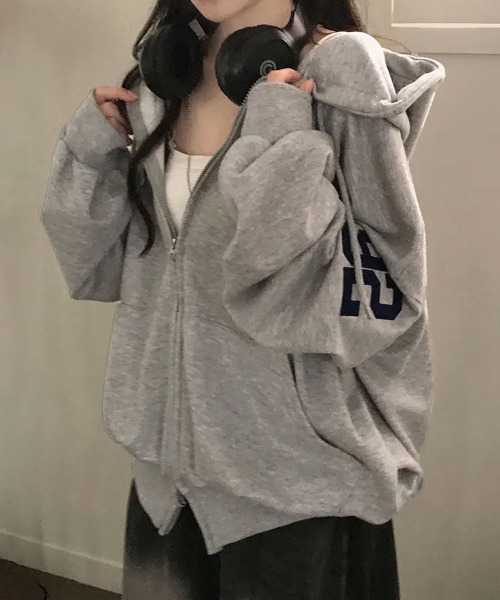 VIVID LADY(ビビッドレディー)の「ダブルジップ ナンバリングプリント スウェットパーカー(パーカー・レディース・ブラウン/ネイビー/グレー/ワイン/ブラック・FREE)」の2枚目の写真