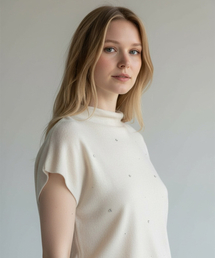 BORN SLIPPY（ボーンスリッピー）の「Soft Crystal Drift Mock Neck Knit (Ivory)（ベスト）」