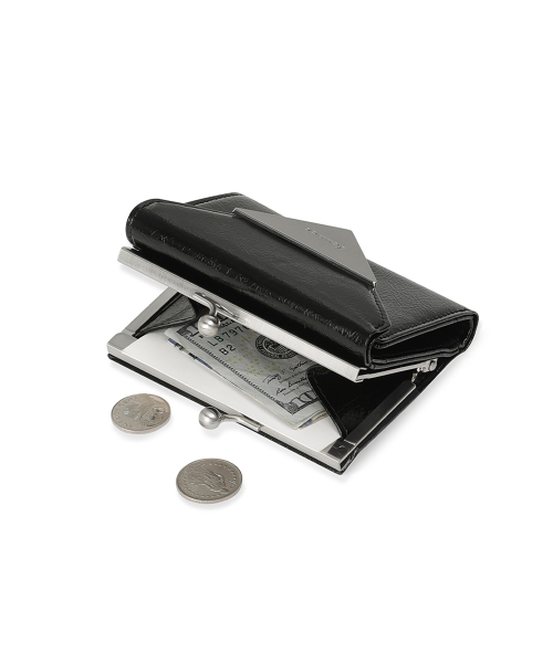 FENNEC(フェネック)の「CRINKLE TRIANGLE FRAME WALLET - BLACK(財布・レディース・その他・FREE)」の4枚目の写真
