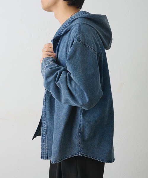 COLONY 2139（コロニートゥーワンスリーナイン）の「デニムフードシャツ（シャツ/ブラウス・メンズ・ブラック/サックスブルー・MEDIUM/LARGE）」の16枚目の写真