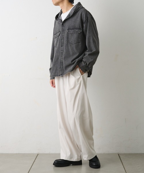 COLONY 2139（コロニートゥーワンスリーナイン）の「デニムフードシャツ（シャツ/ブラウス・メンズ・ブラック/サックスブルー・MEDIUM/LARGE）」の20枚目の写真