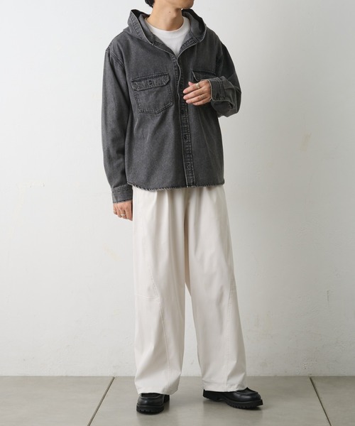 COLONY 2139（コロニートゥーワンスリーナイン）の「デニムフードシャツ（シャツ/ブラウス・メンズ・ブラック/サックスブルー・MEDIUM/LARGE）」の18枚目の写真