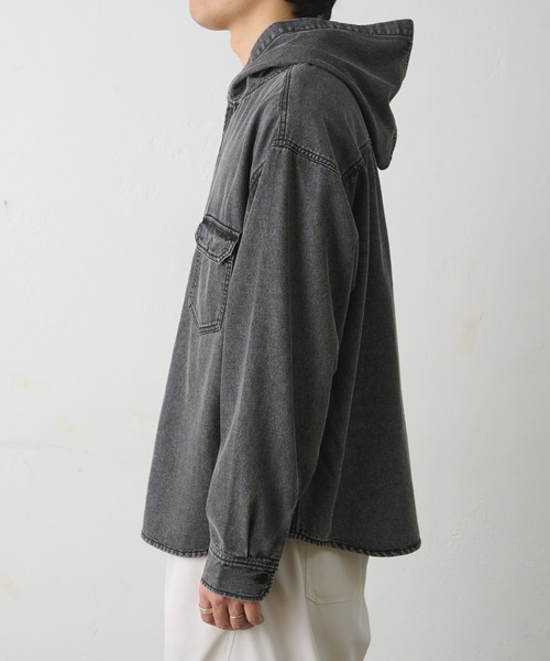 COLONY 2139（コロニートゥーワンスリーナイン）の「デニムフードシャツ（シャツ/ブラウス・メンズ・ブラック/サックスブルー・MEDIUM/LARGE）」の8枚目の写真