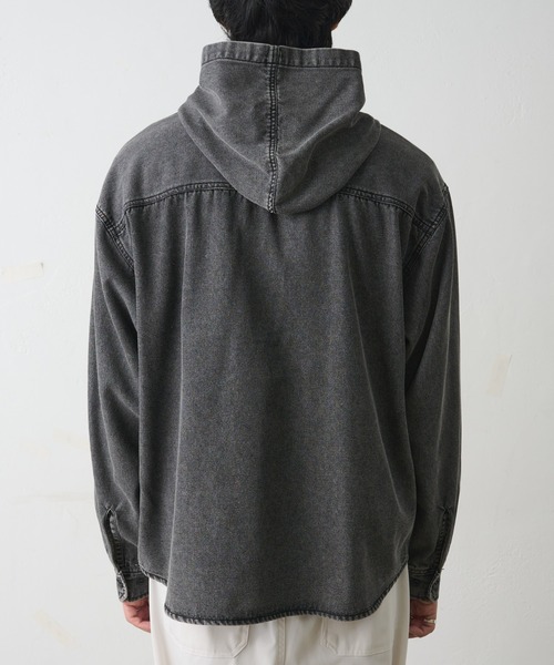 COLONY 2139（コロニートゥーワンスリーナイン）の「デニムフードシャツ（シャツ/ブラウス・メンズ・ブラック/サックスブルー・MEDIUM/LARGE）」の7枚目の写真