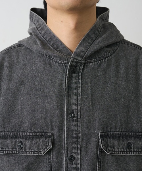COLONY 2139（コロニートゥーワンスリーナイン）の「デニムフードシャツ（シャツ/ブラウス・メンズ・ブラック/サックスブルー・MEDIUM/LARGE）」の6枚目の写真