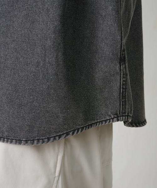 COLONY 2139（コロニートゥーワンスリーナイン）の「デニムフードシャツ（シャツ/ブラウス・メンズ・ブラック/サックスブルー・MEDIUM/LARGE）」の3枚目の写真