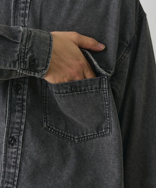 COLONY 2139（コロニートゥーワンスリーナイン）の「デニムフードシャツ（シャツ/ブラウス・メンズ・ブラック/サックスブルー・MEDIUM/LARGE）」の4枚目の写真