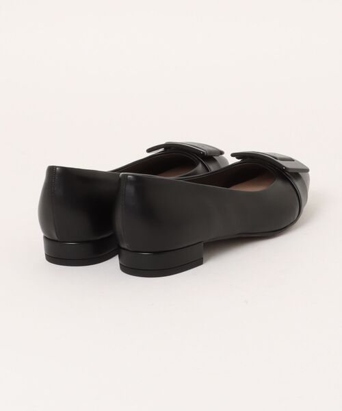LANVIN collection（ランバン コレクション）の「オールウェザー対応バックルモチーフパンプス（レインシューズ・レディース・ブラック/ブラック系その他・22.0cm/22.5cm/23.0cm/23.5cm/24.0cm/24.5cm）」の3枚目の写真