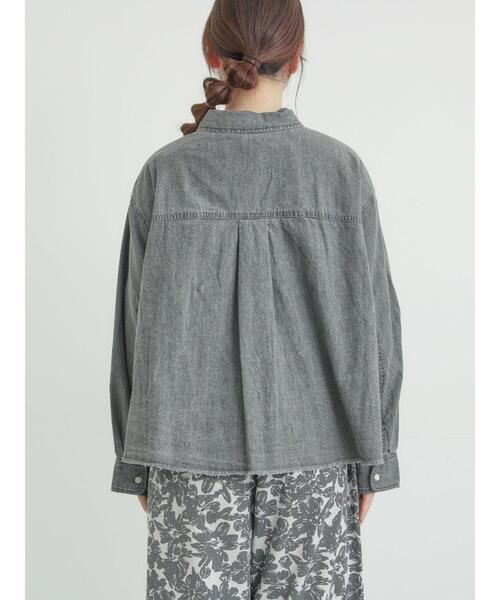 Samansa Mos2（サマンサ モスモス）の「デニムショート丈シャツ（シャツ/ブラウス・レディース・チャコールグレー/ブルー/サックスブルー・F）」の12枚目の写真
